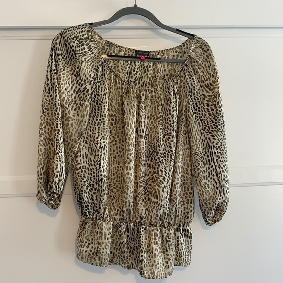 Vince Camuto animal print top - Picture 1 of 3